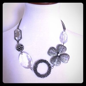 The Limited Silver Flower Necklace